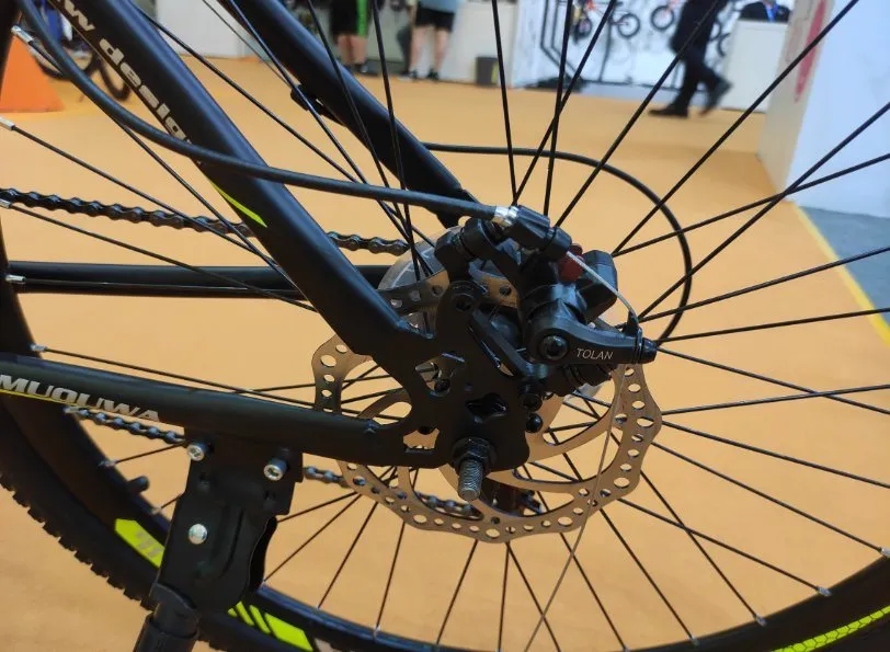 Wholesale Cheap Mountain Bike 21 Speeds Suspension Fork